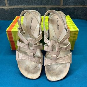 BareTraps Women’s Size 7.5 Cream Sandals